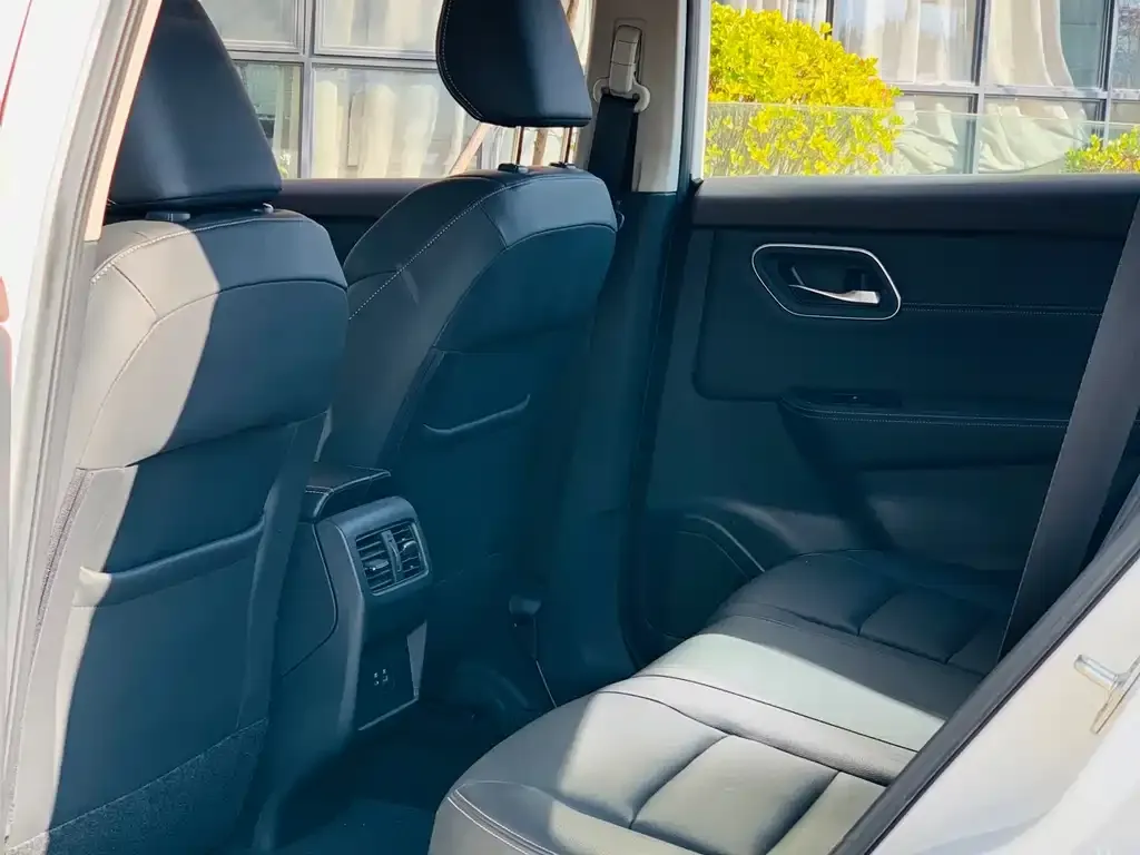 Nissan X-Trail 2023 из CN, фото 2