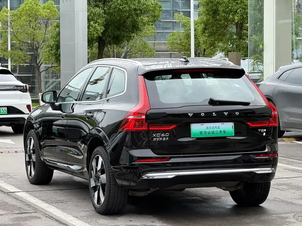 Volvo XC60 PHEV — фото 8