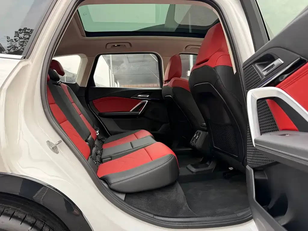BMW iX1 2026 из CN, фото 9