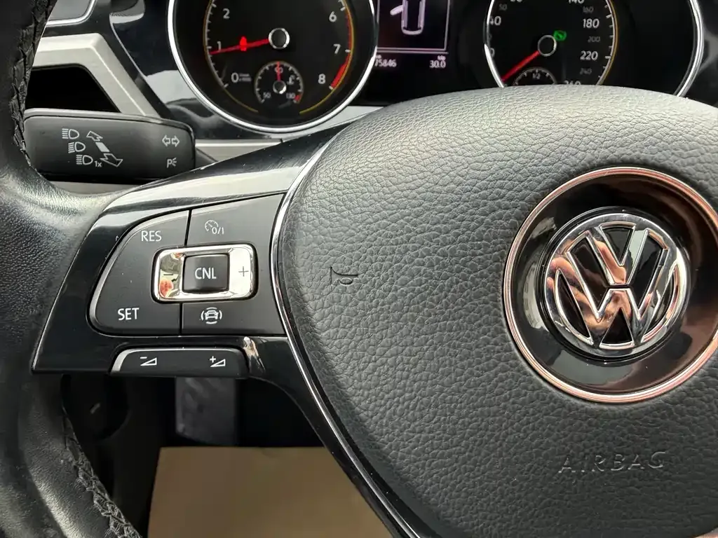 Volkswagen Touran 2021 из CN, фото 9