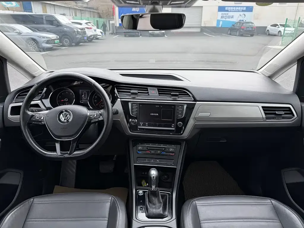 Volkswagen Touran 2021 из CN, фото 2