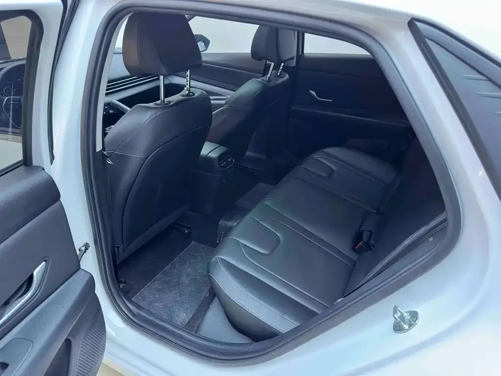 Hyundai Elantra 2022 из CN, фото 9