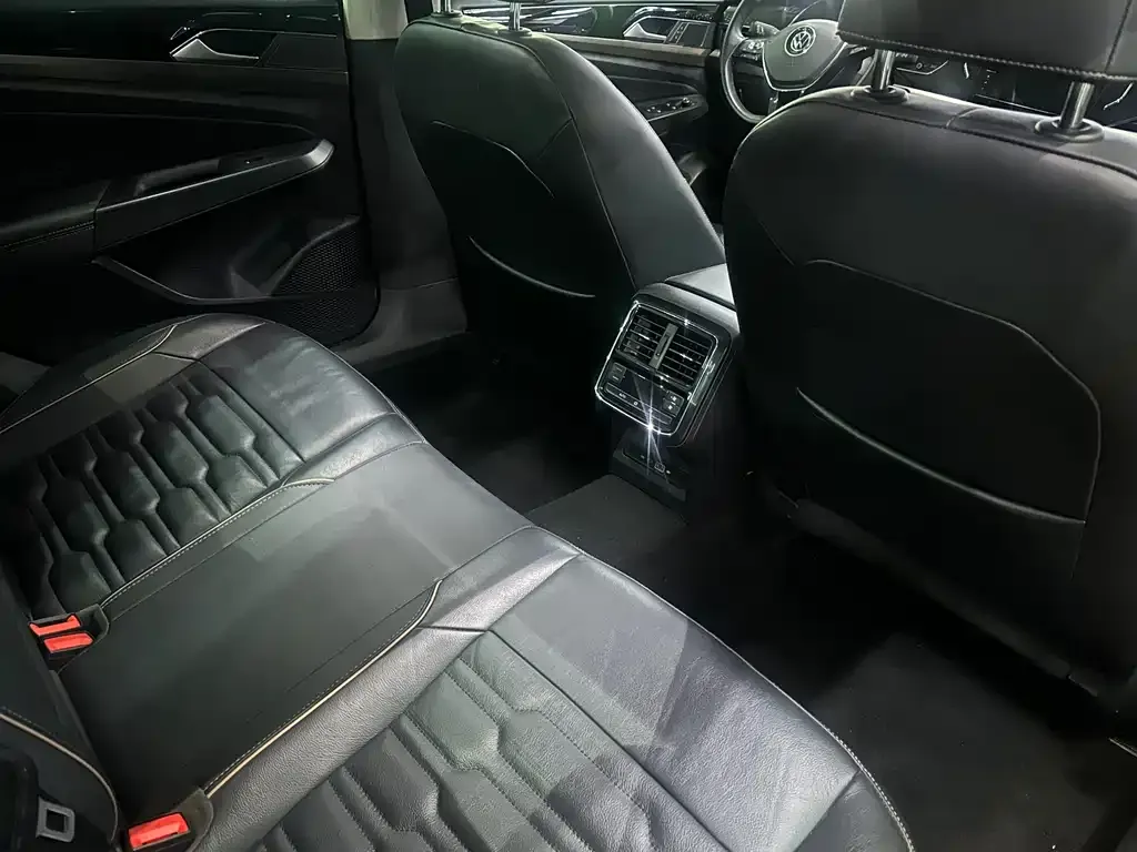 Volkswagen Passat — фото 8