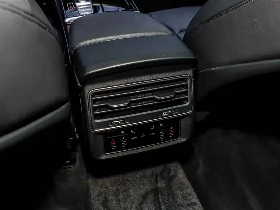 Audi Q7 2024 из CN, фото 6