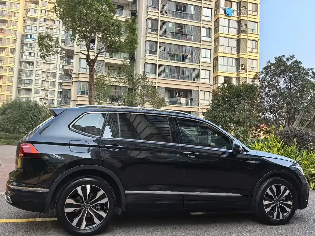 Volkswagen Tiguan L 2024 из CN, фото 4