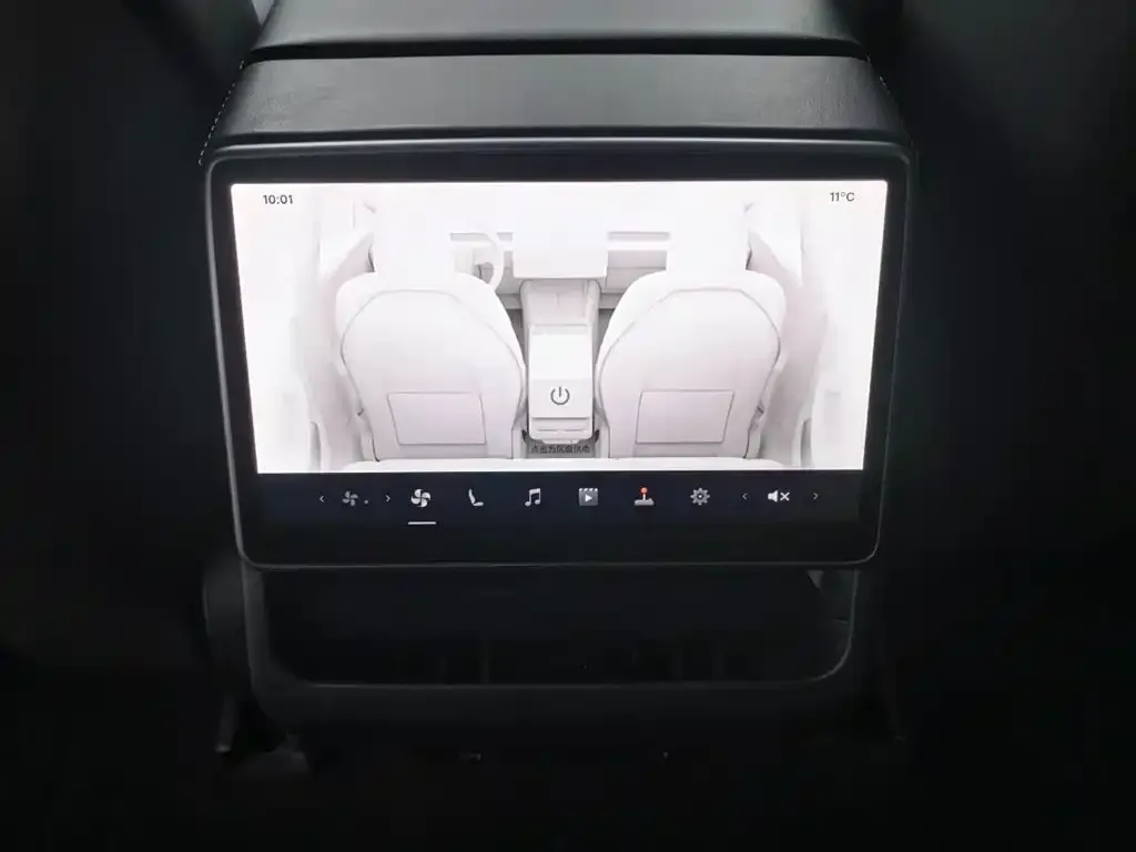 Tesla Model 3 — фото 3