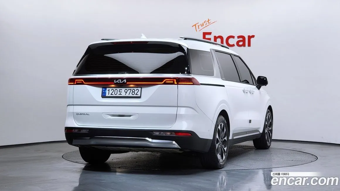 Kia Carnival — фото 5