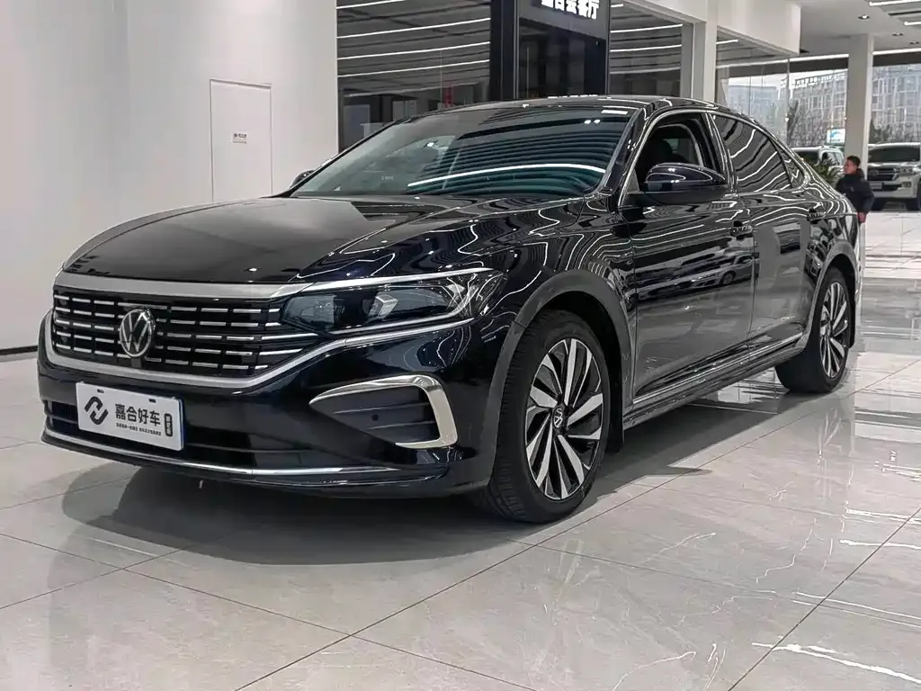 Volkswagen Passat — фото 1