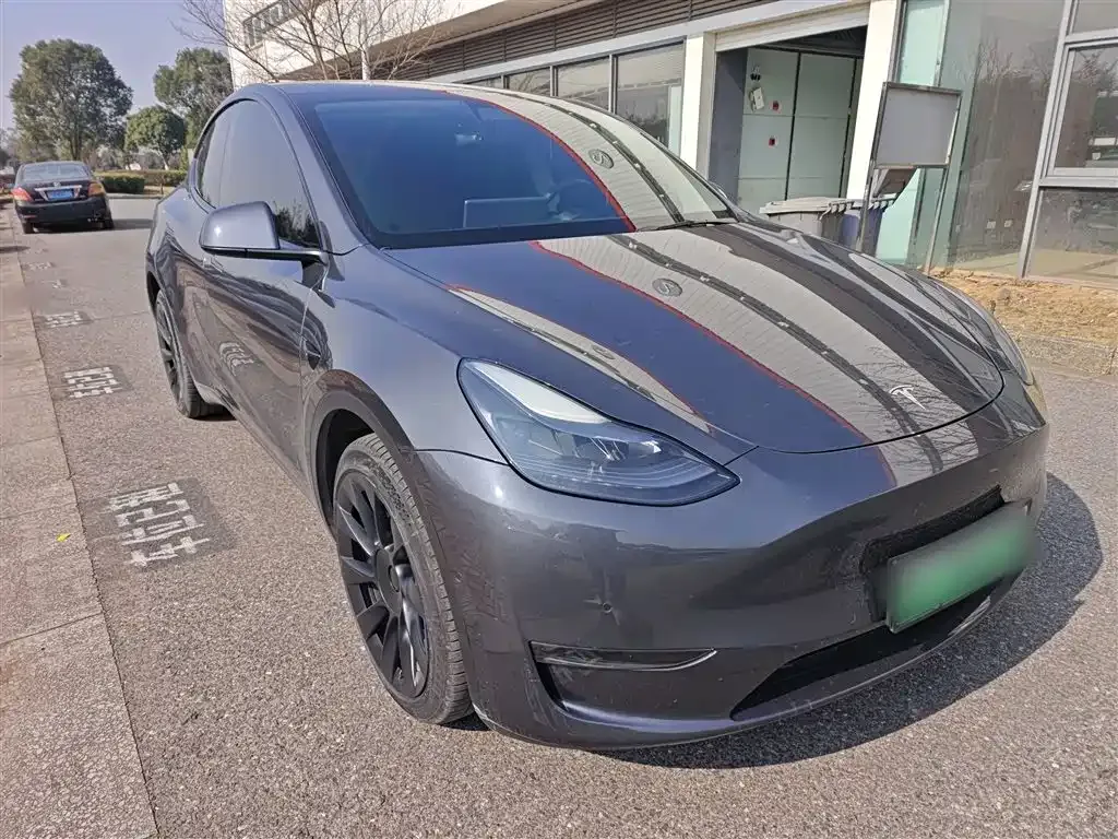 Tesla Model Y — фото 8