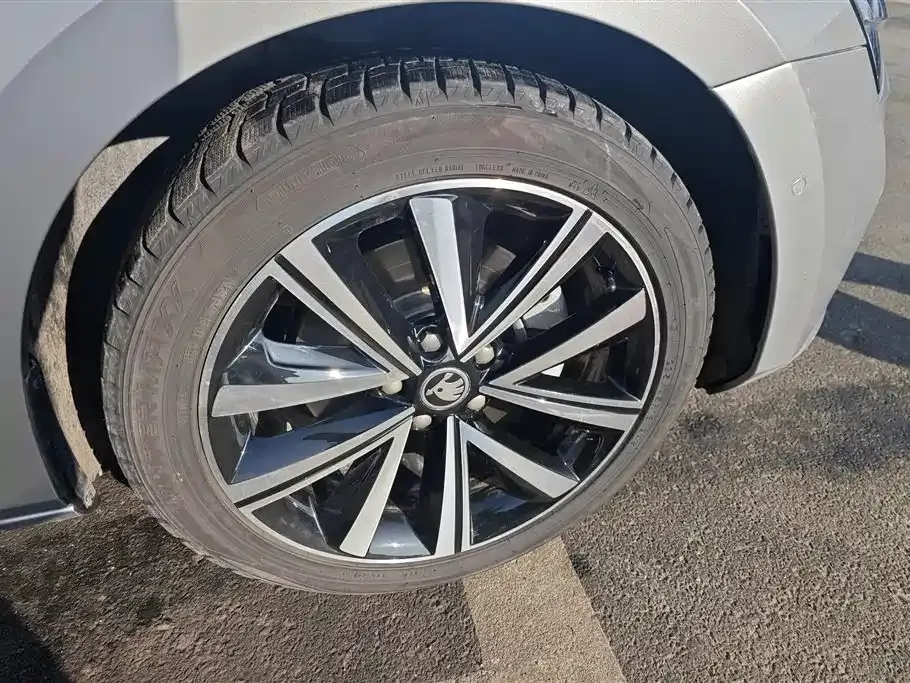 Skoda Superb — фото 8