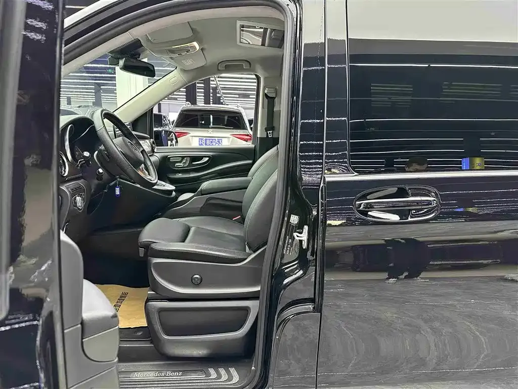 Mercedes-Benz V-Class 2023 из CN, фото 9