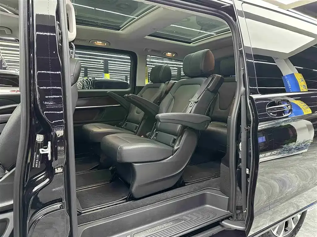 Mercedes-Benz V-Class 2023 из CN, фото 3