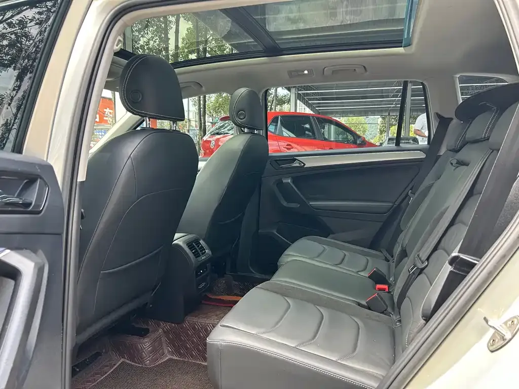 Volkswagen Tiguan L 2021 из CN, фото 4