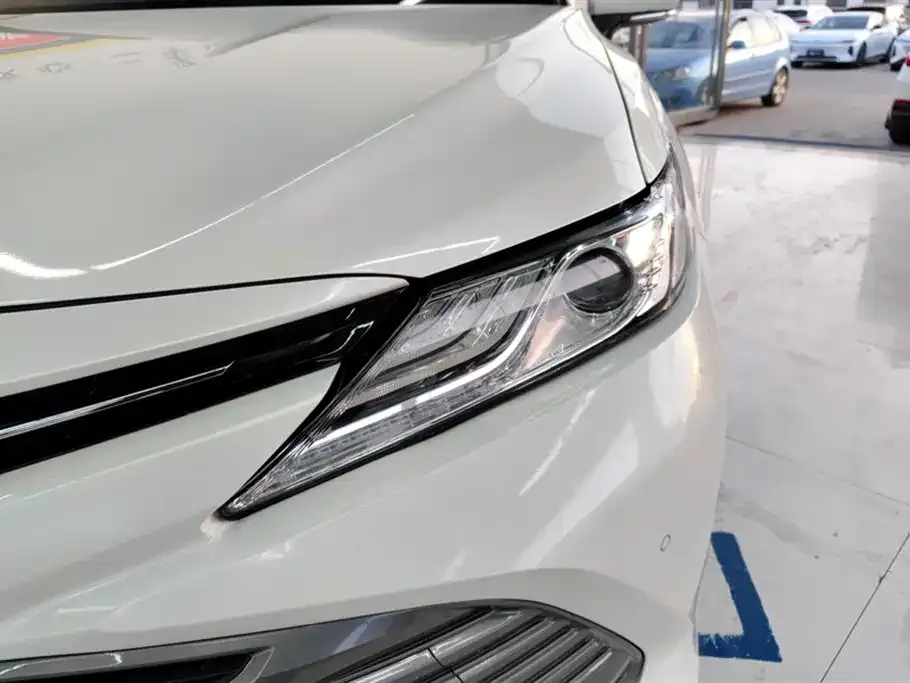 Toyota Camry — фото 9