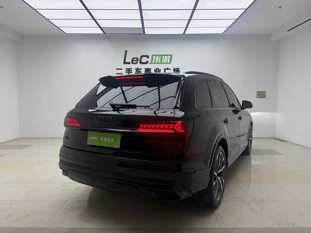 Audi Q7 2023 из CN, фото 7