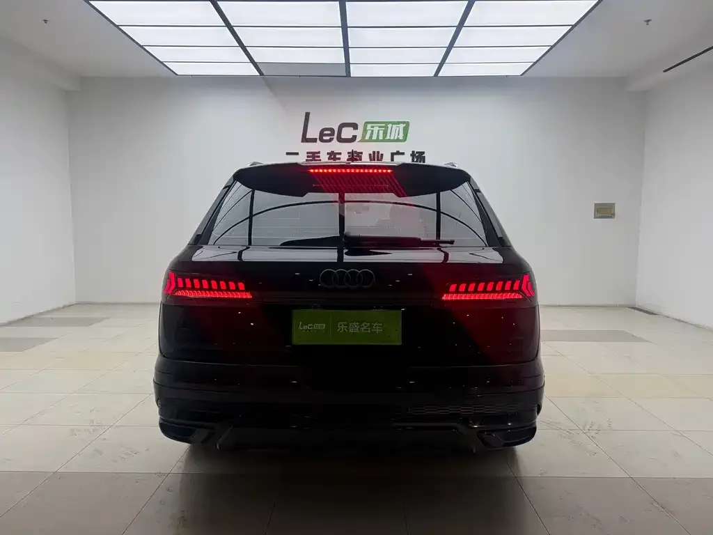 Audi Q7 2023 из CN, фото 2