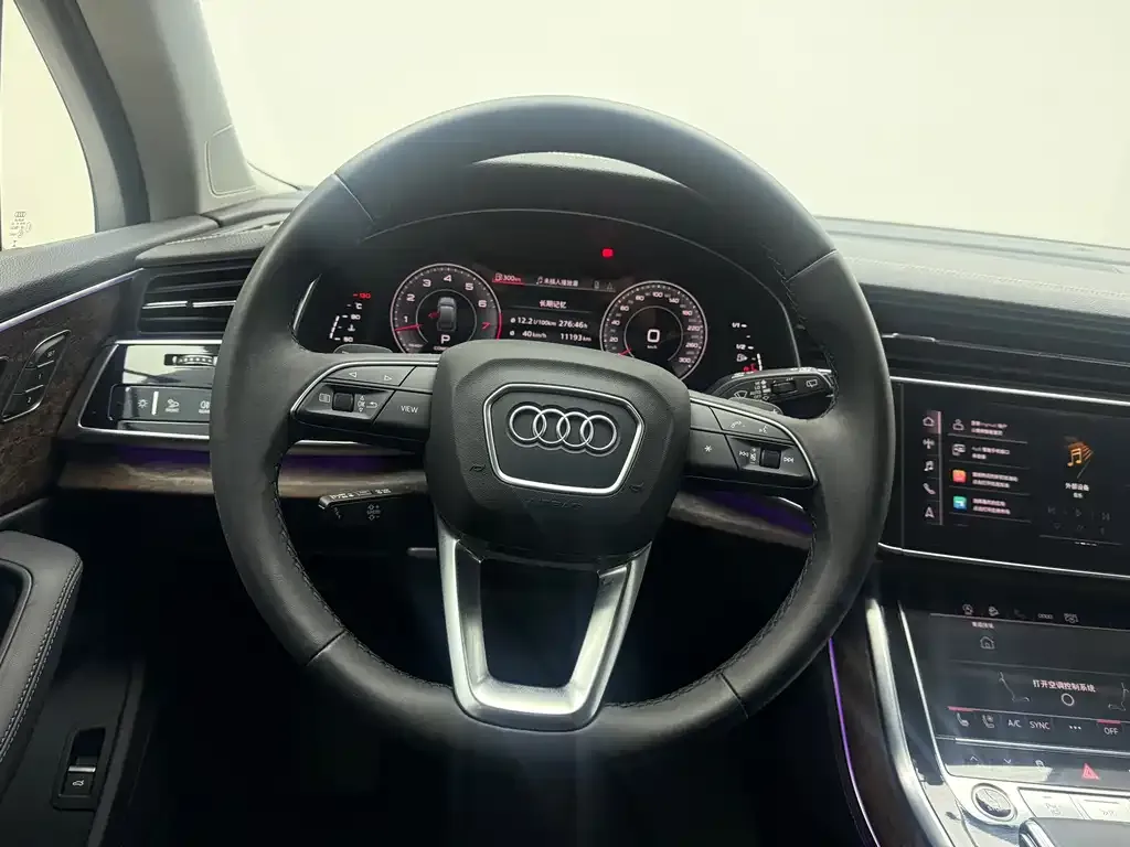 Audi Q7 2023 из CN, фото 10