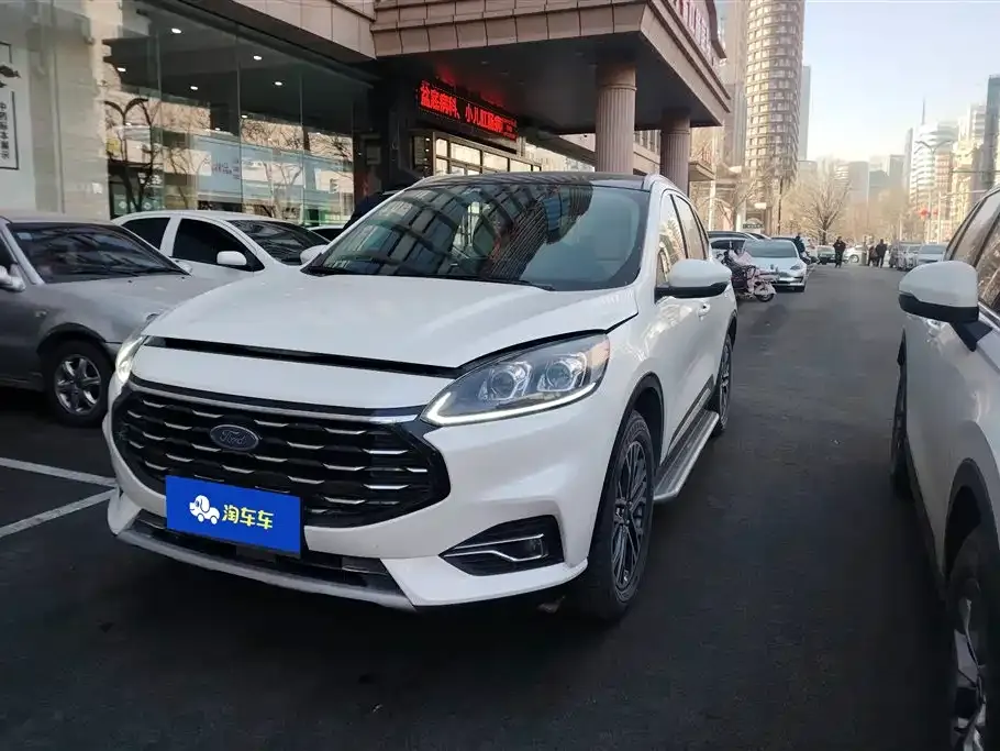 Ford Escape 2023 из CN, фото 1