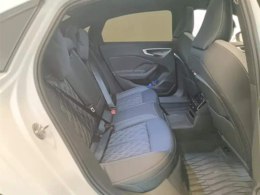 Audi A5L 2026 из CN, фото 7