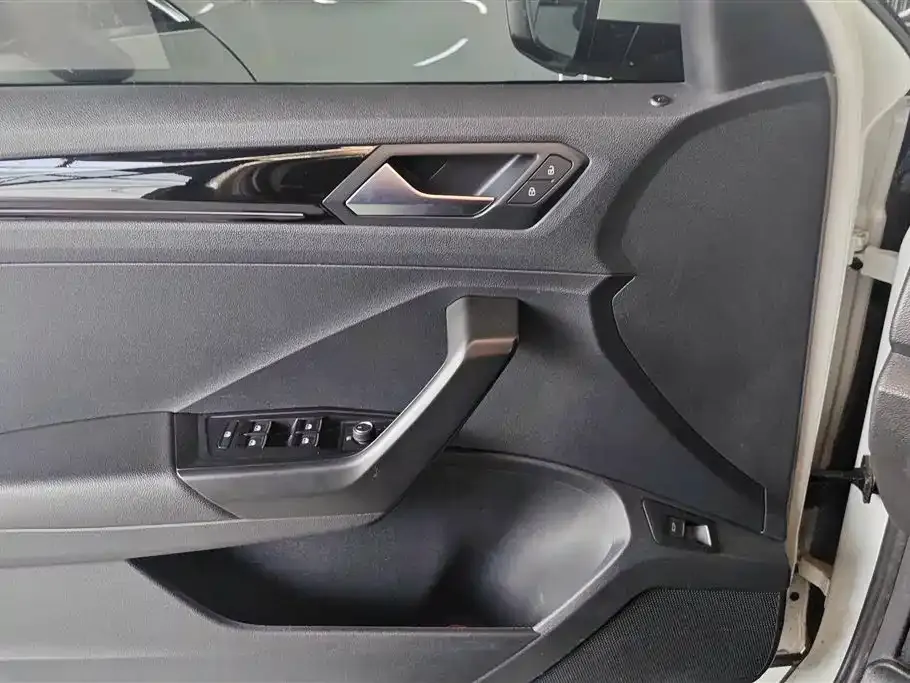 Volkswagen T-Roc 2023 из CN, фото 8