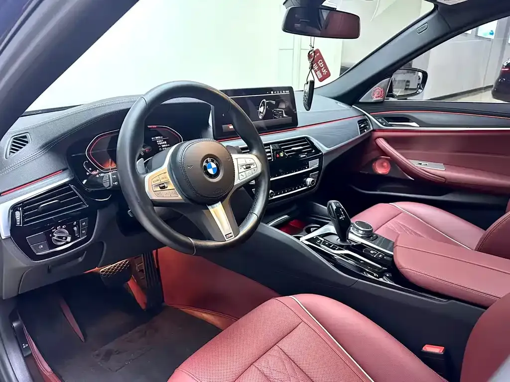BMW 5 Series — фото 9