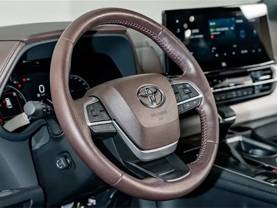Toyota Granvia 2023 из CN, фото 4