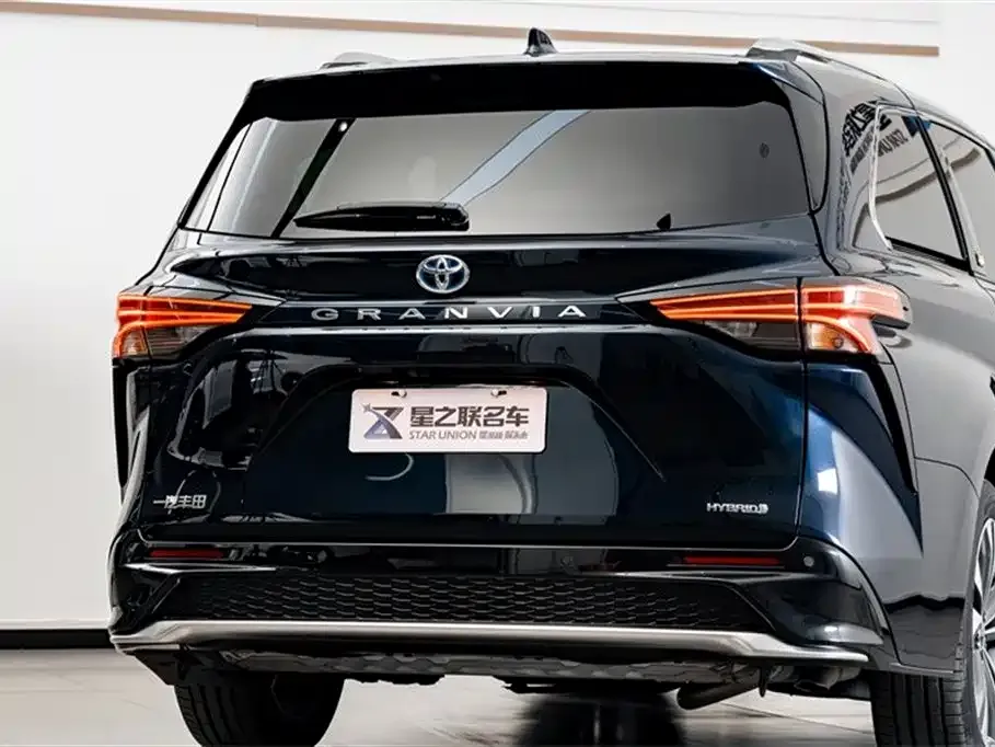 Toyota Granvia 2023 из CN, фото 7