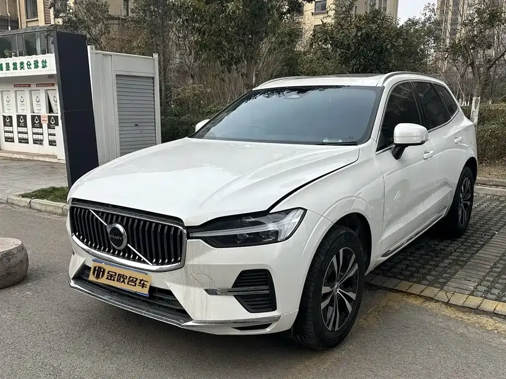 Volvo XC60 — фото 1