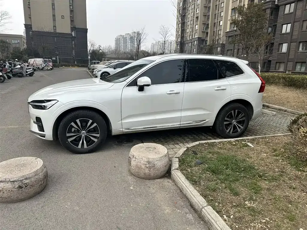 Volvo XC60 — фото 9