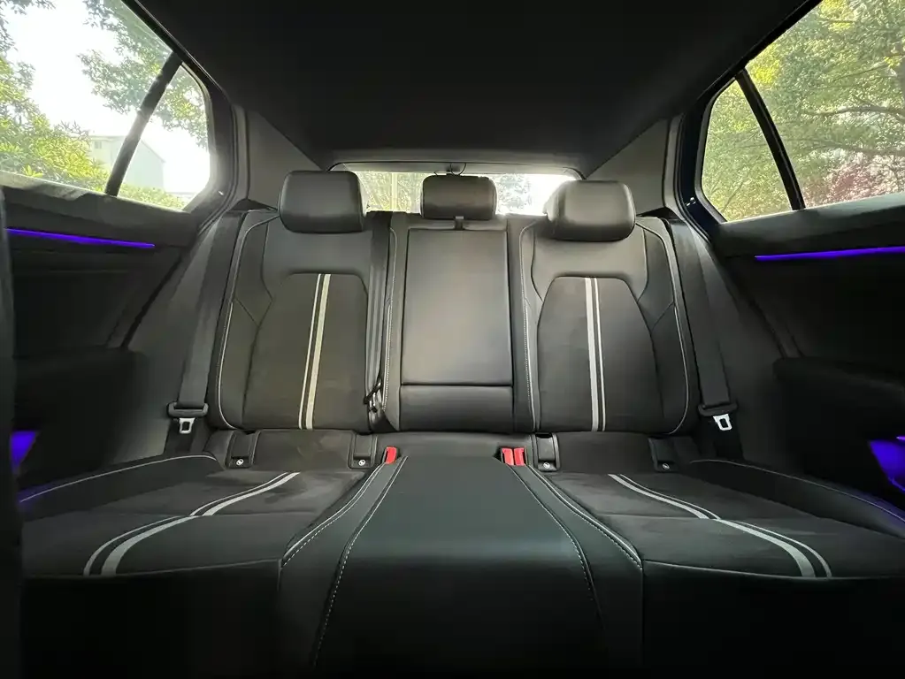 Volkswagen Golf 2023 из CN, фото 3