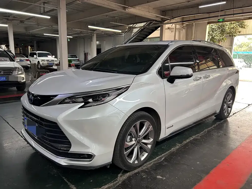 Toyota Sienna 2024 из CN, фото 1