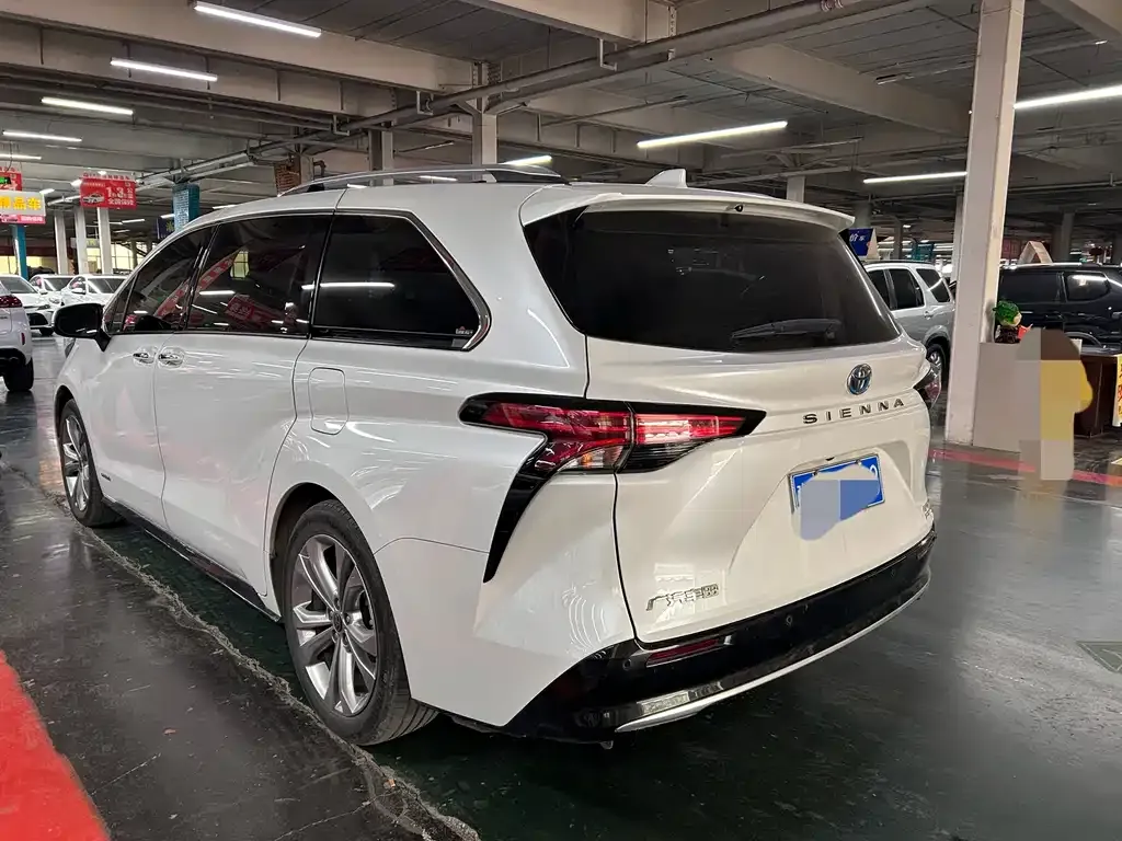 Toyota Sienna 2024 из CN, фото 2