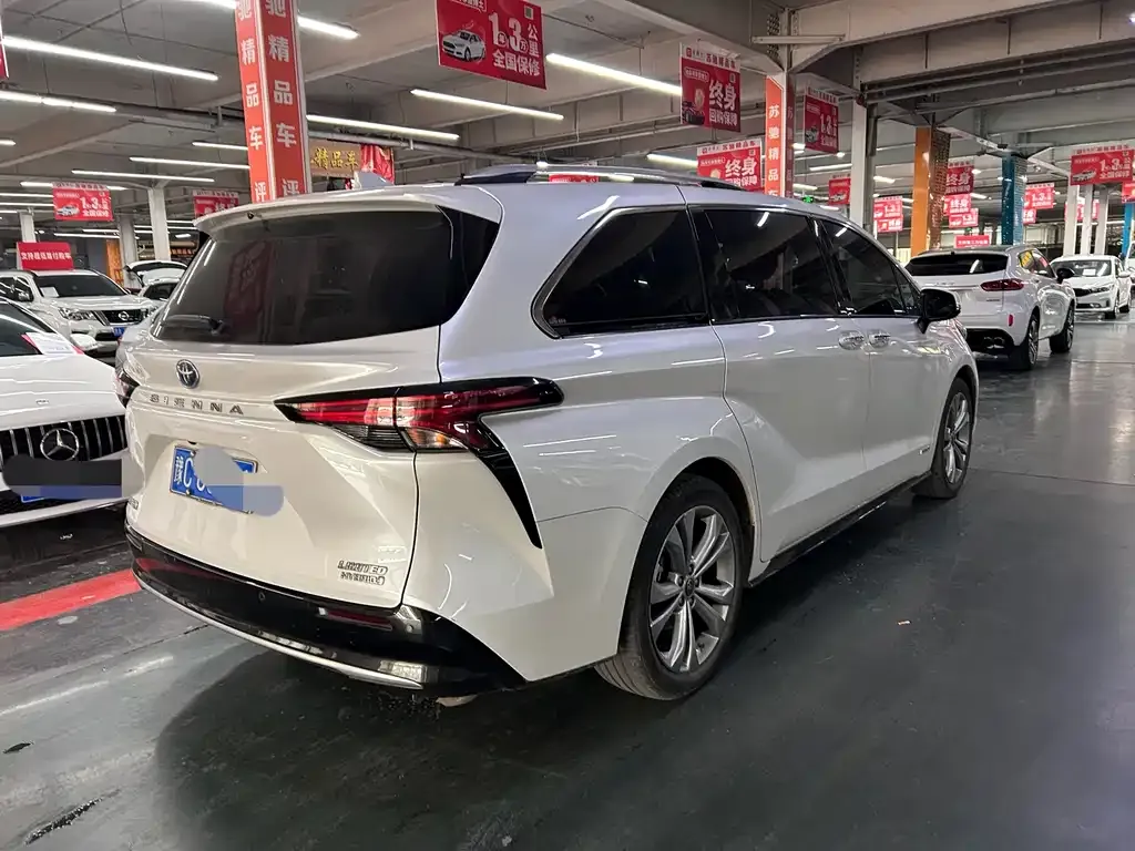 Toyota Sienna 2024 из CN, фото 3
