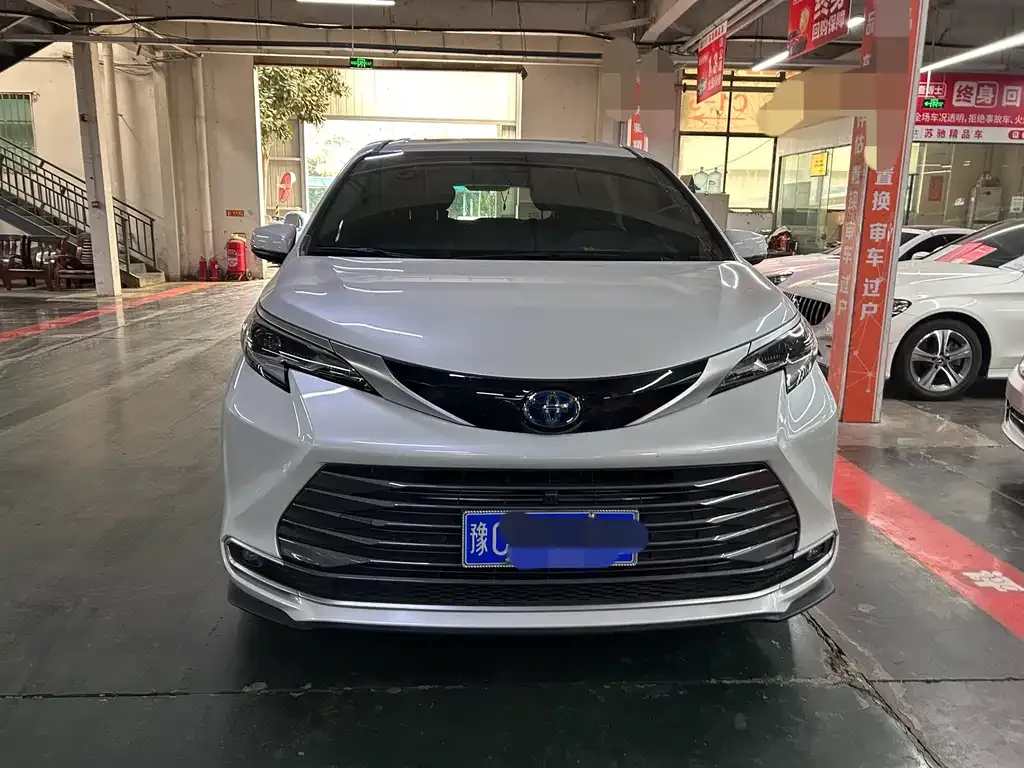 Toyota Sienna 2024 из CN, фото 5