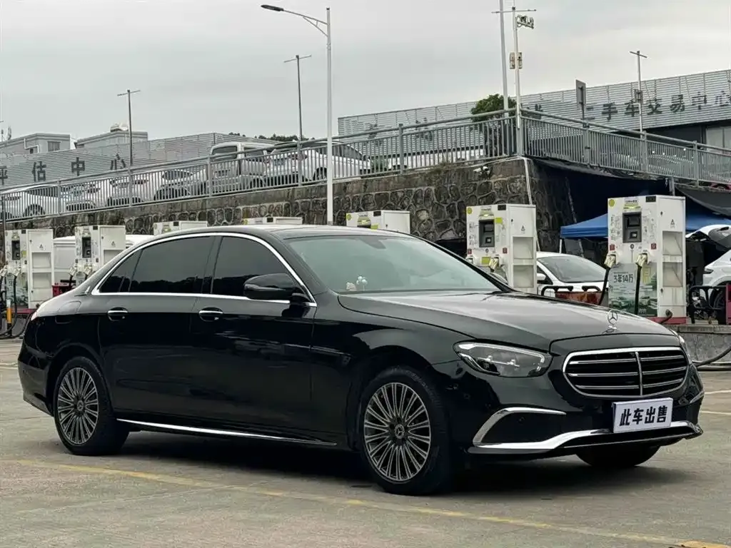 Mercedes-Benz E-Class — фото 1