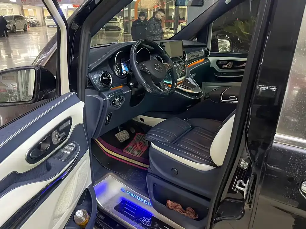 Mercedes-Benz V-Class 2023 из CN, фото 4
