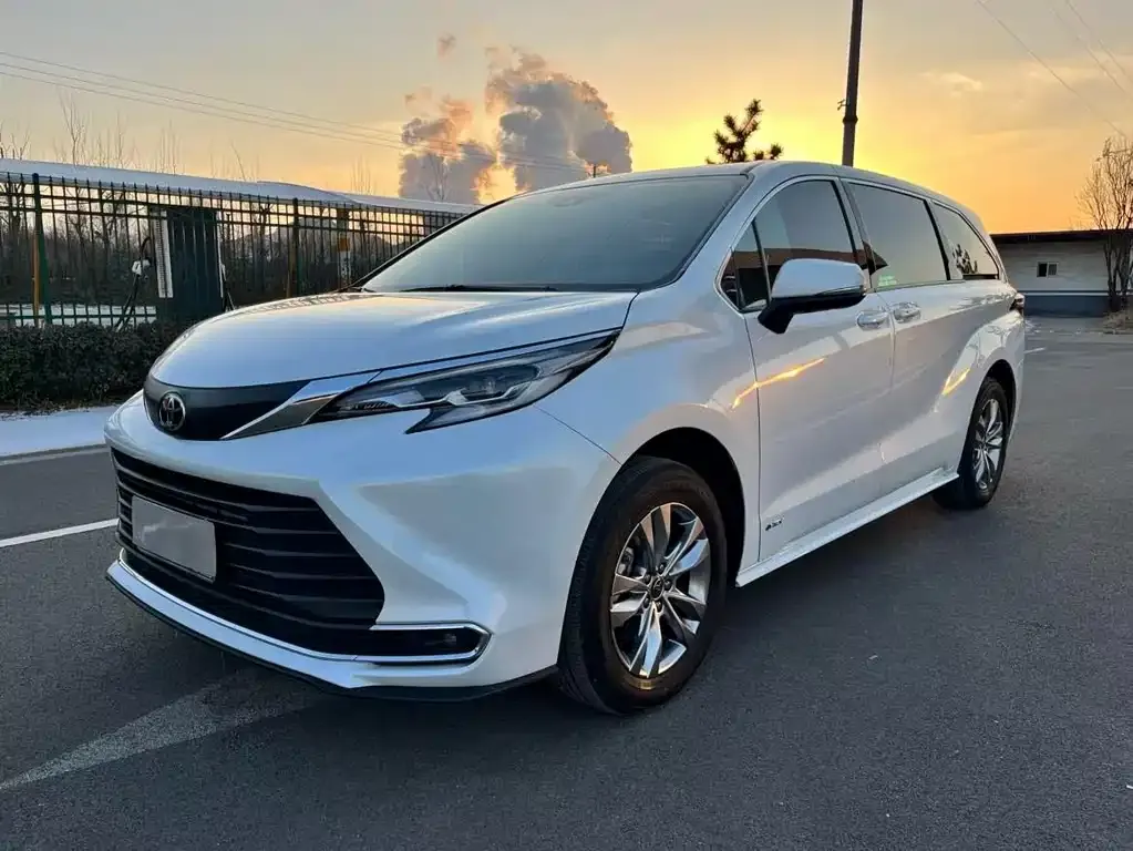 Toyota Sienna 2025 из CN, фото 1