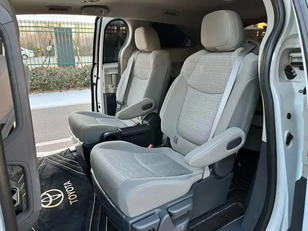 Toyota Sienna 2025 из CN, фото 7