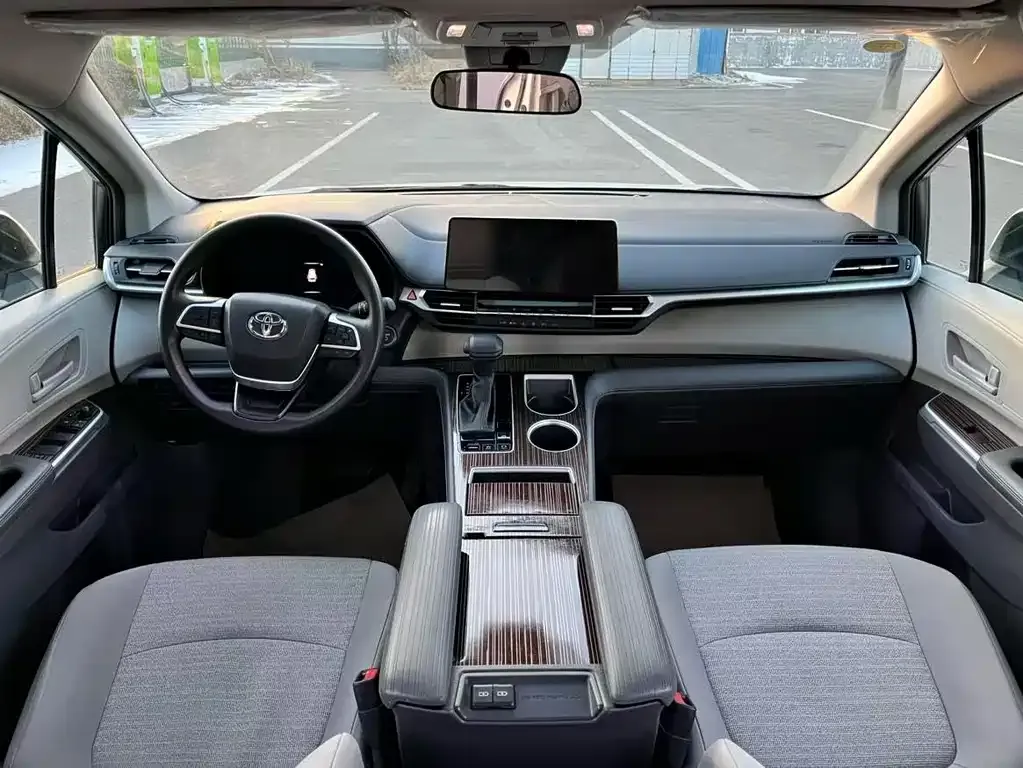 Toyota Sienna 2025 из CN, фото 4