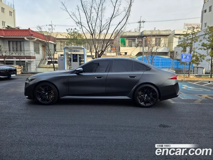 BMW M5 2025 из KR, фото 3