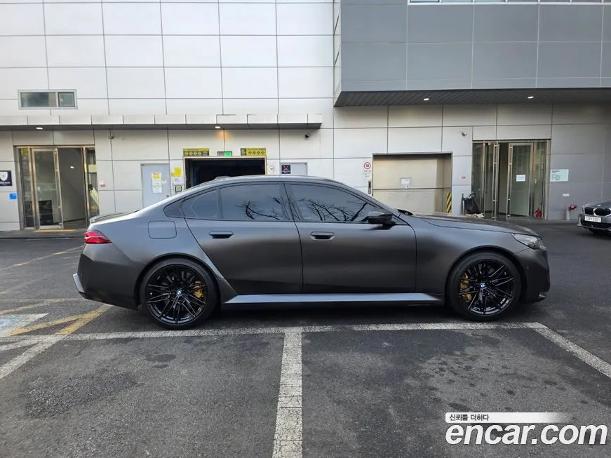 BMW M5 2025 из KR, фото 4