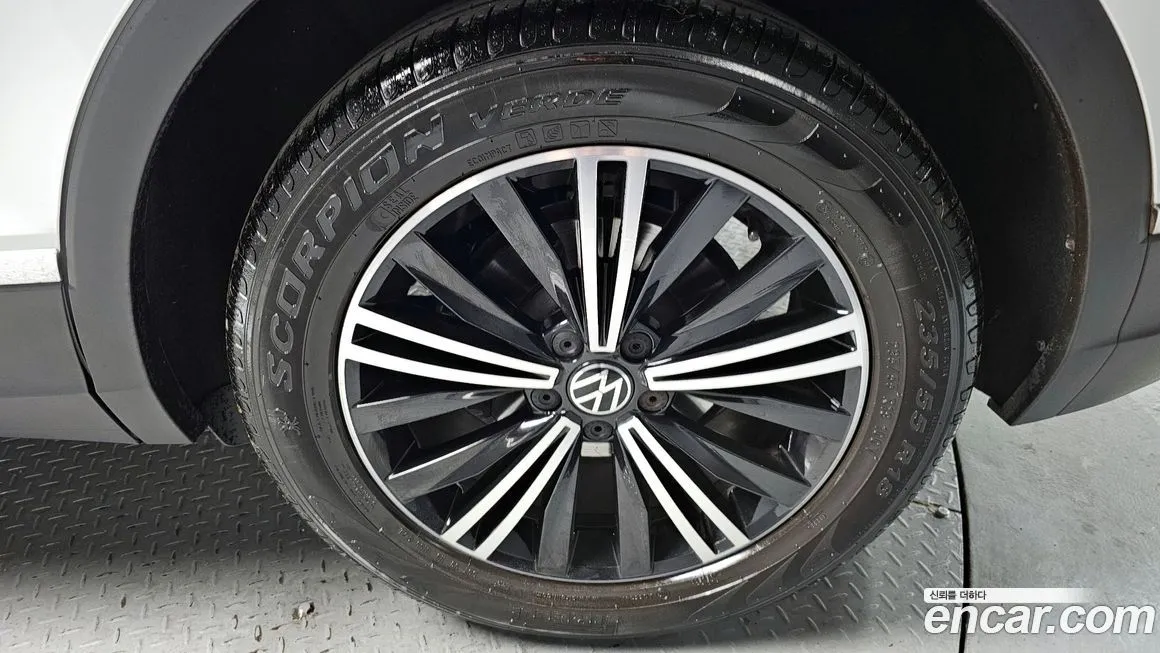 Volkswagen Tiguan — фото 9