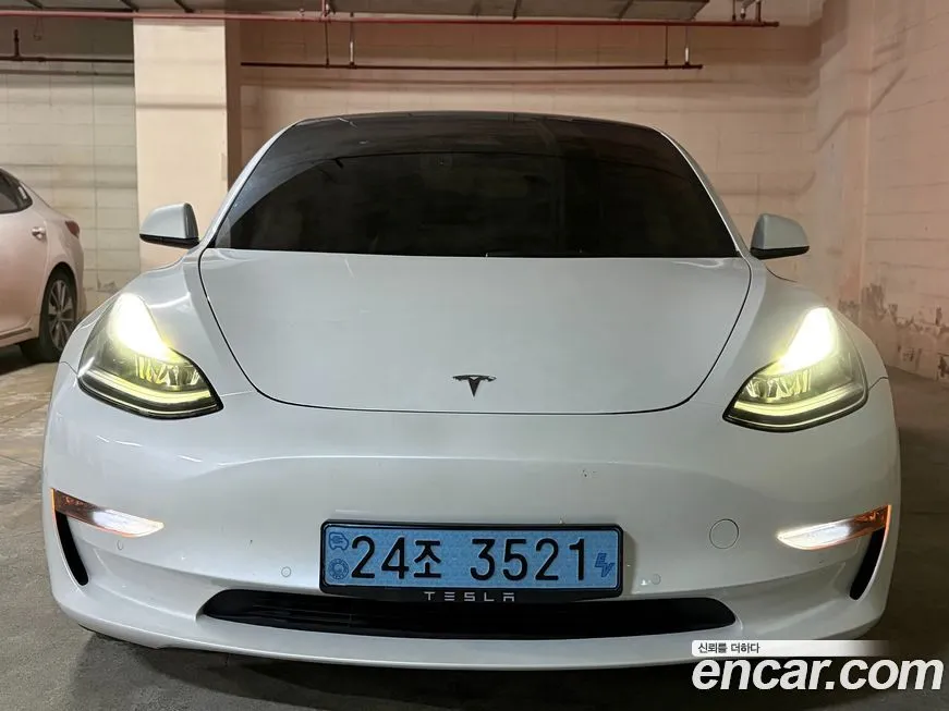 Tesla Model 3 — фото 1
