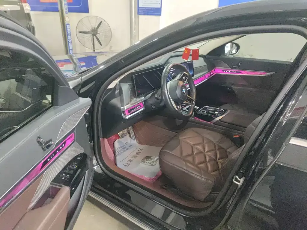 BMW 7 Series 2023 из CN, фото 7