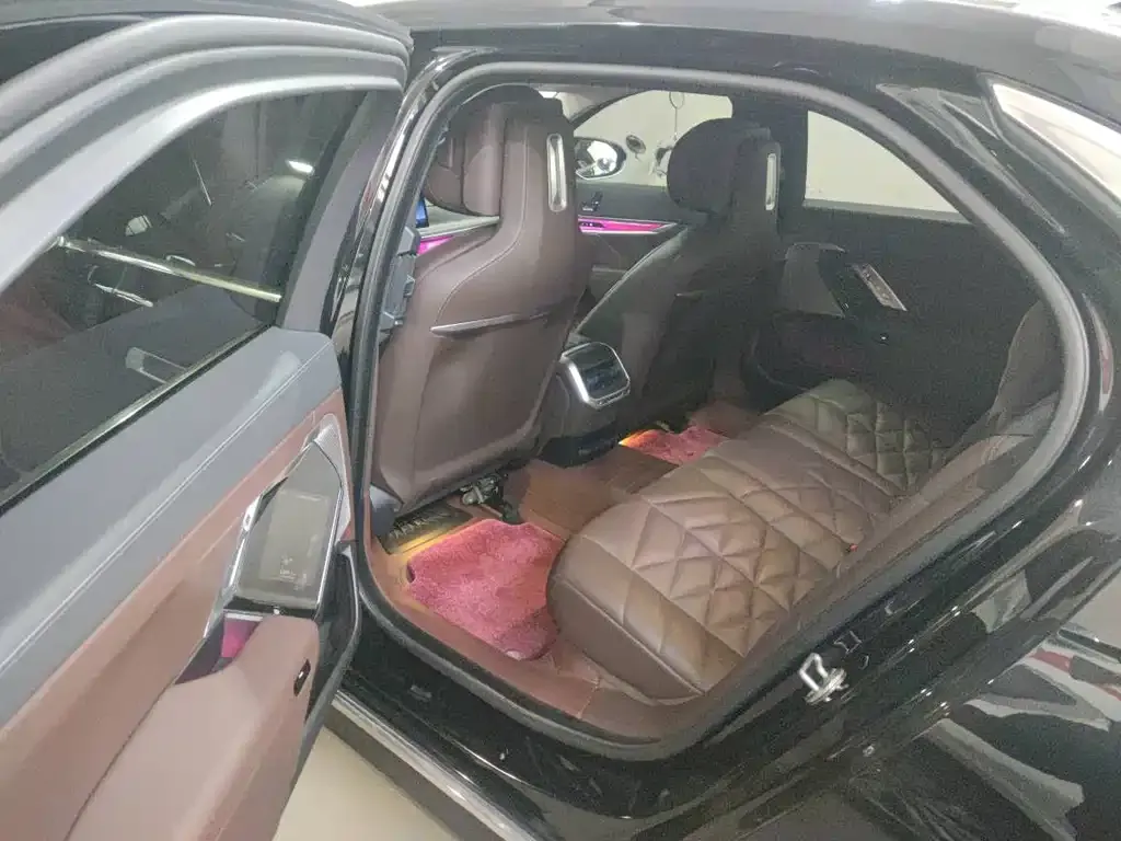 BMW 7 Series 2023 из CN, фото 6
