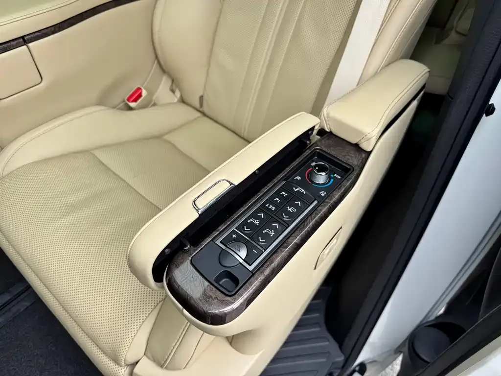 Toyota Alphard 2023 из CN, фото 3