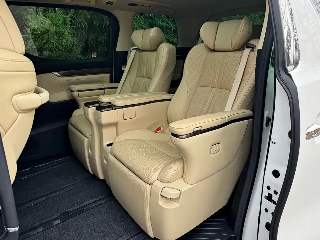 Toyota Alphard 2023 из CN, фото 4