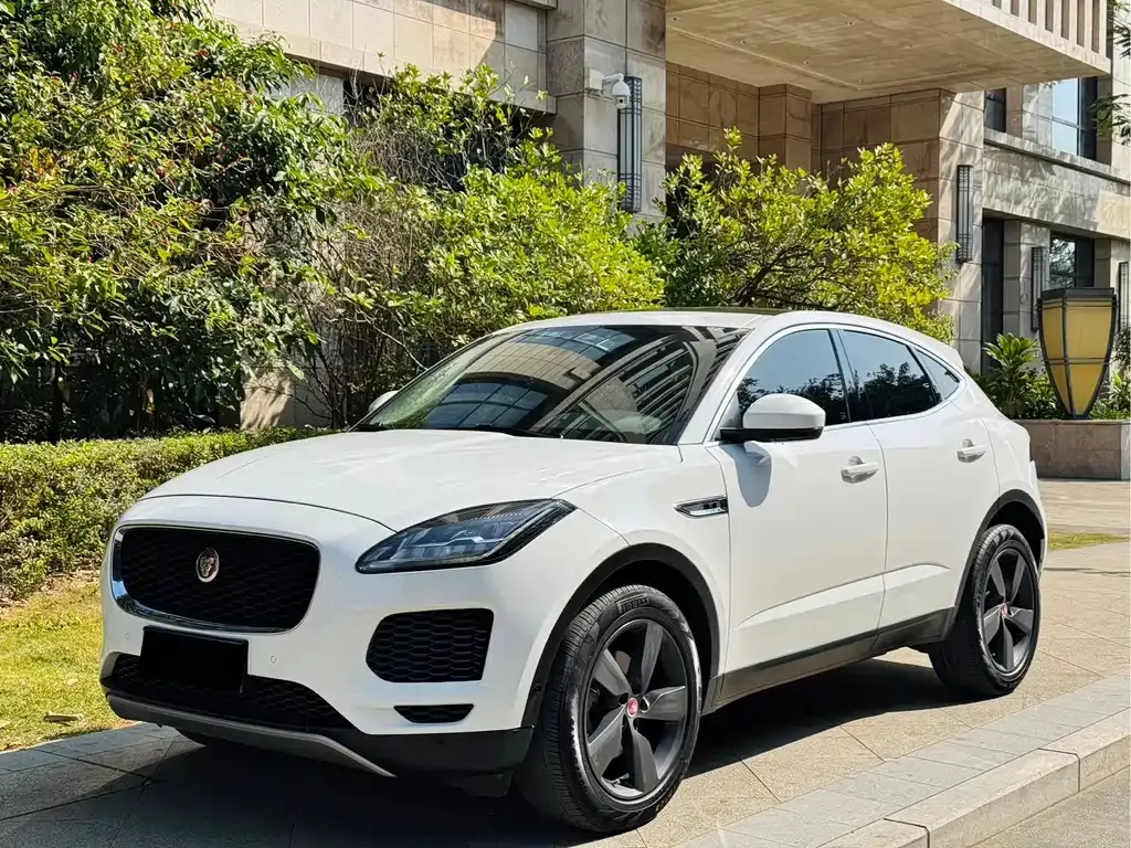 Jaguar E-PACE — фото 1