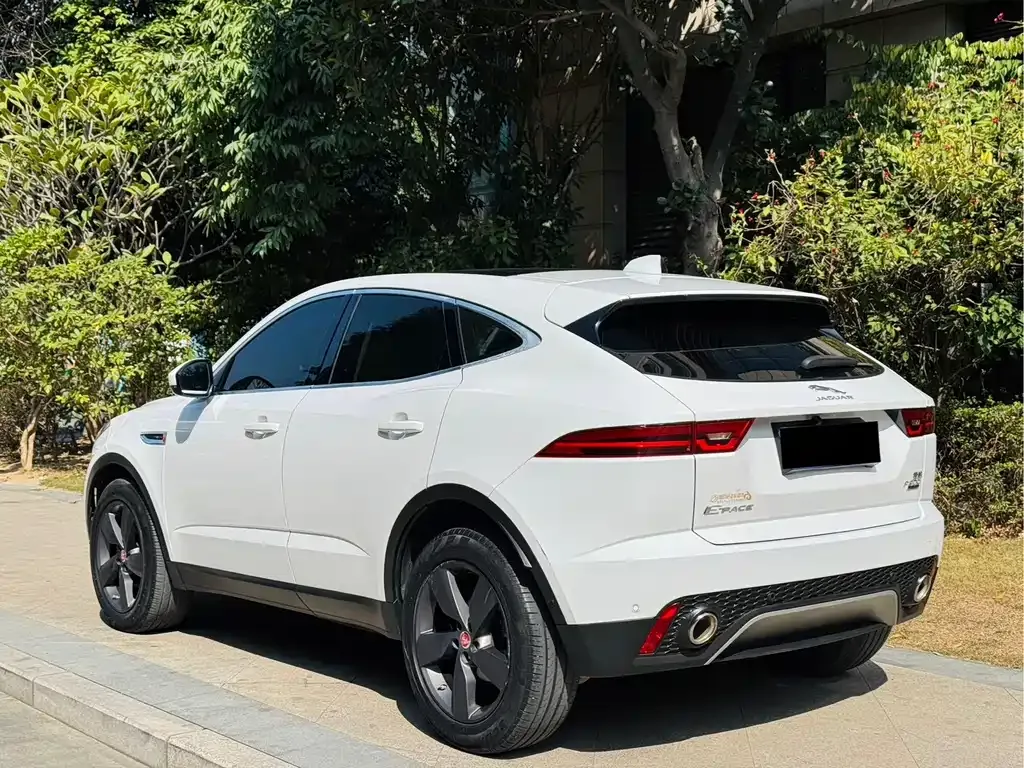 Jaguar E-PACE — фото 6