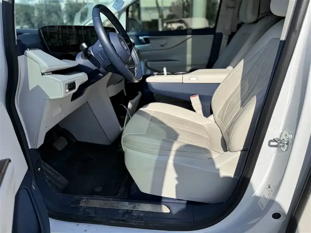 Buick GL8 Hybrid 2024 из CN, фото 8